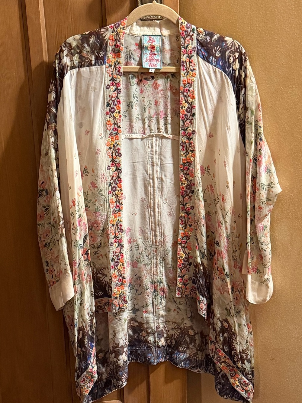 Johnny Was Below hip Kimono👘lovely embroidery Size L,Excellent condition
